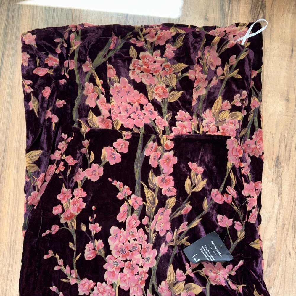 NWT Lulus Floral Velvet Dress